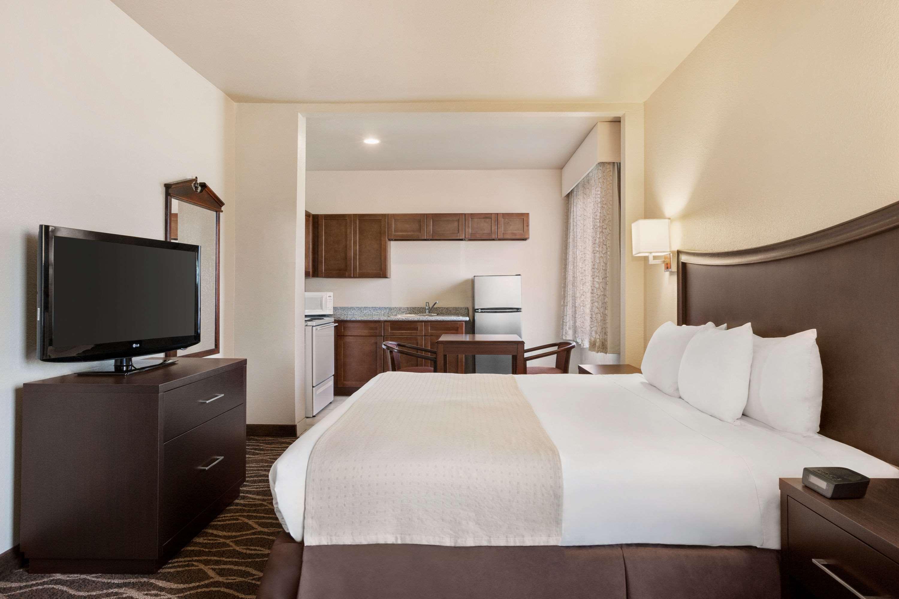 Baymont By Wyndham Clute Lake Jackson Exterior foto