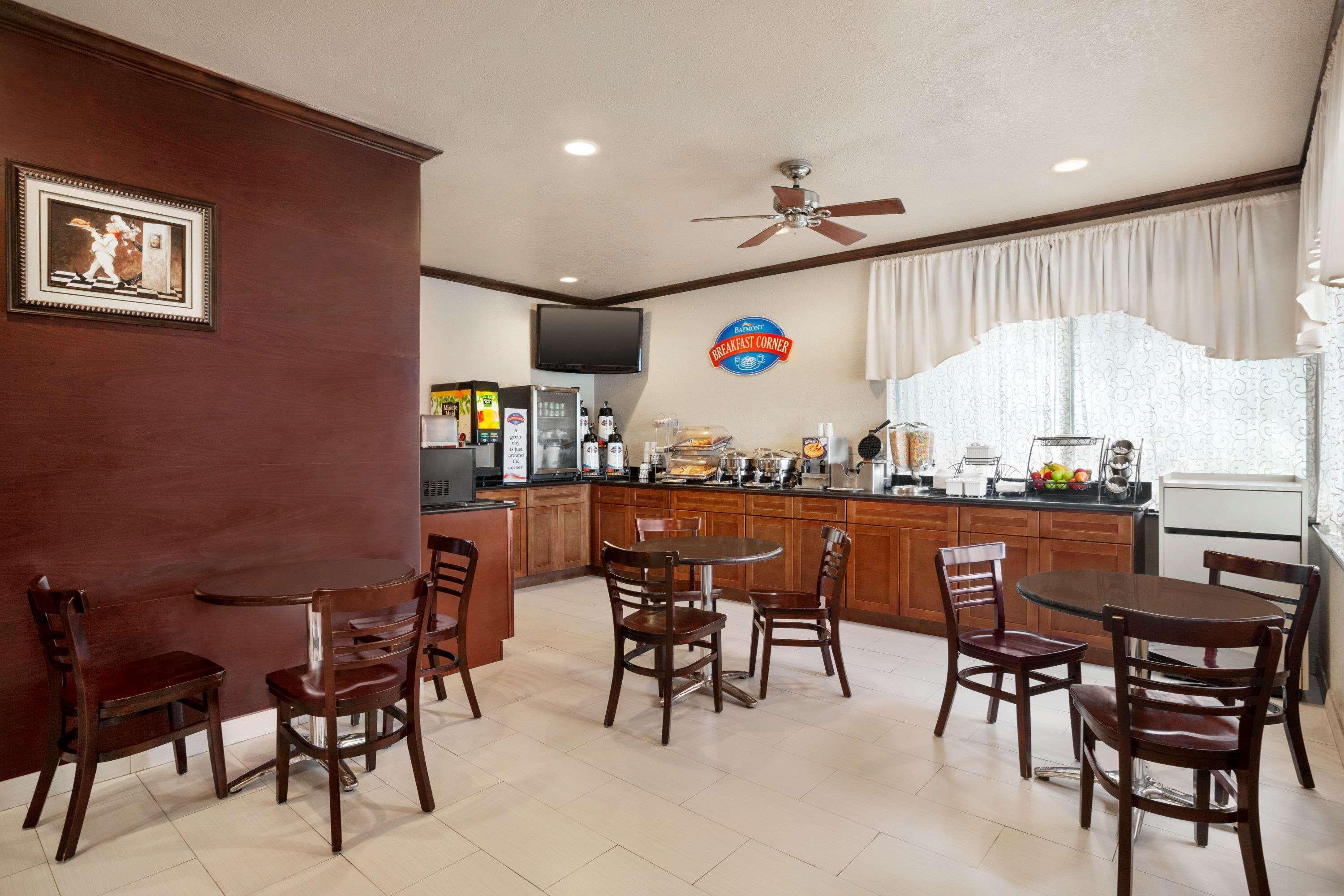 Baymont By Wyndham Clute Lake Jackson Exterior foto