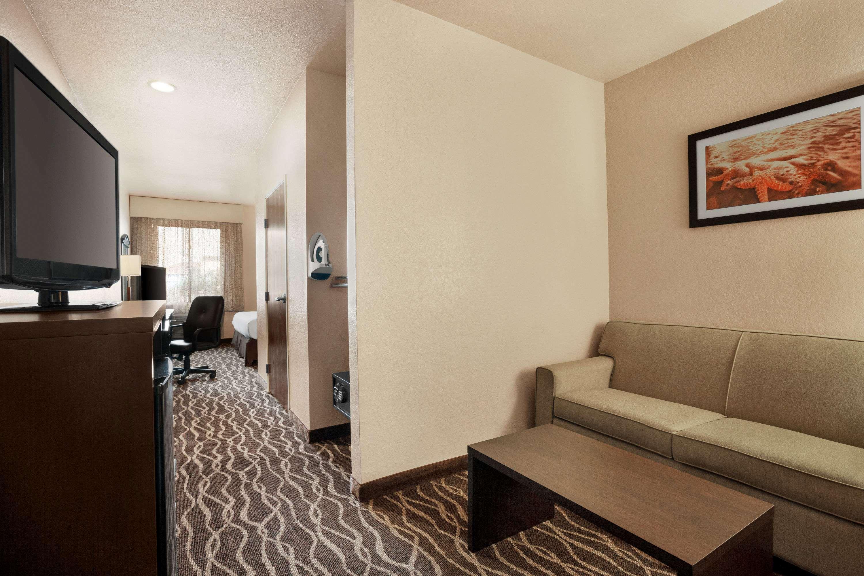 Baymont By Wyndham Clute Lake Jackson Exterior foto