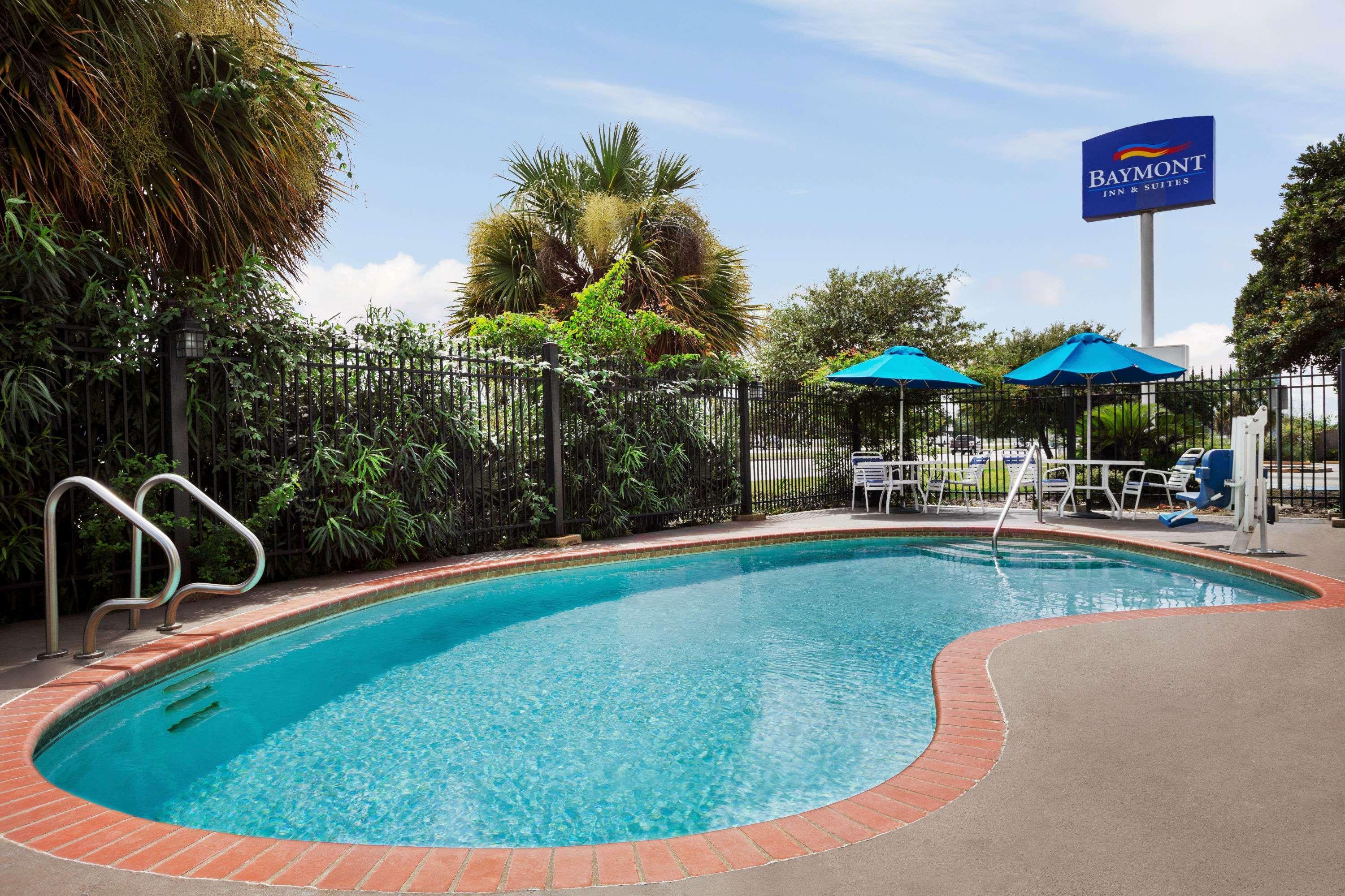 Baymont By Wyndham Clute Lake Jackson Exterior foto