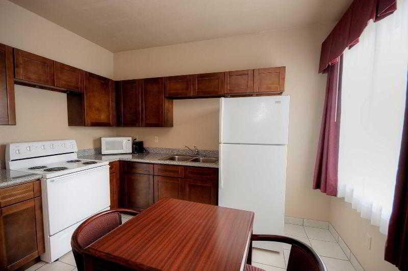 Baymont By Wyndham Clute Lake Jackson Quarto foto